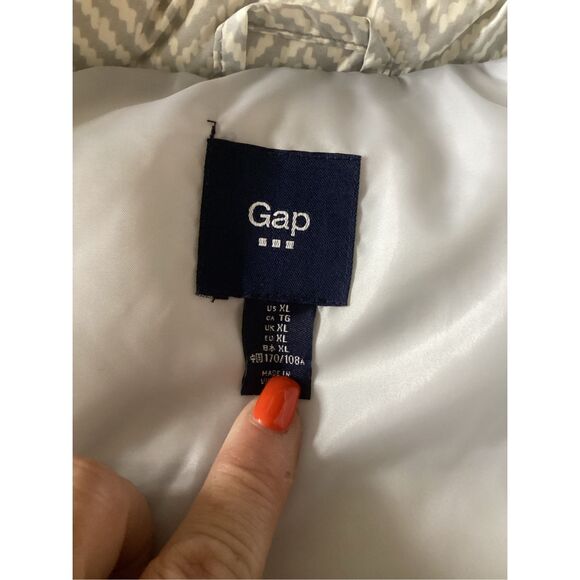 Gap Herringbone Puffy Vest Sz XL Zip Snap Closure Gray Cream - Picture 7 of 7